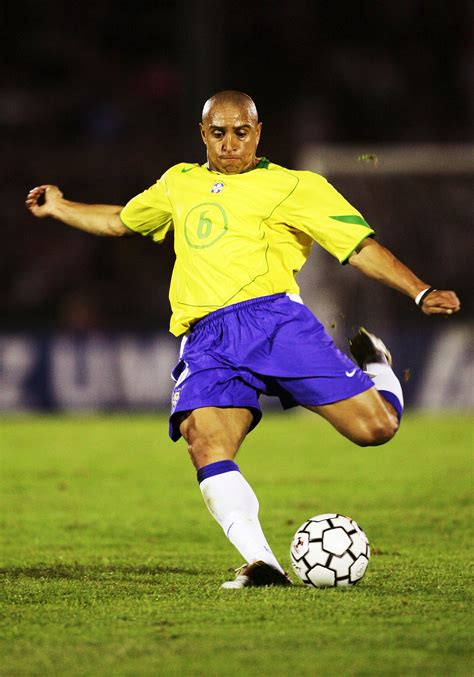 what position did roberto carlos play